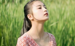 美女脱内衣露出了奶头福利图片